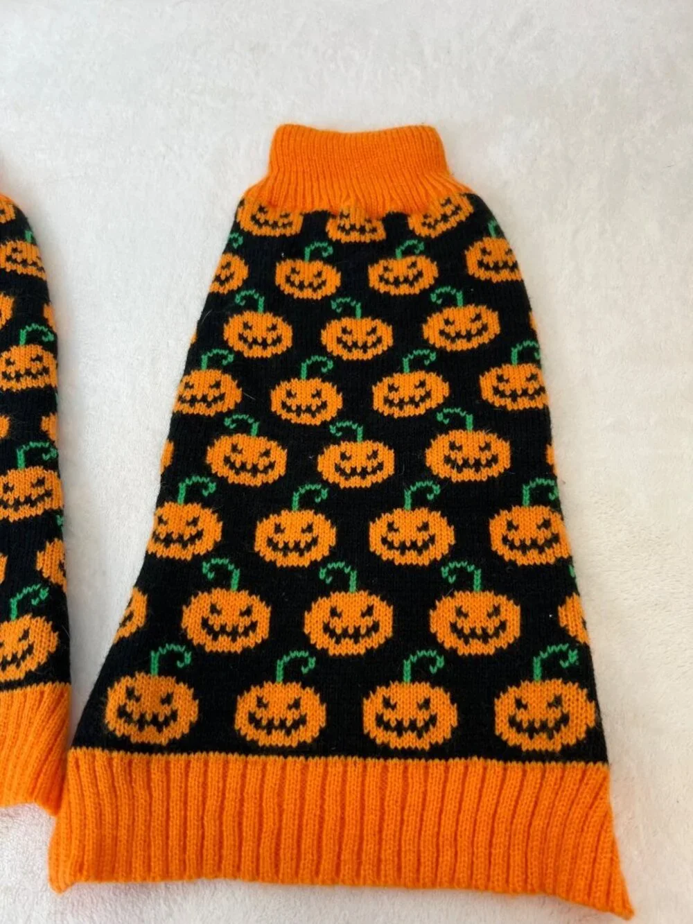 Lot 2 Dog Knit Halloween Sweaters Size M Pumpkins 13-20lbs Worn once Spooky